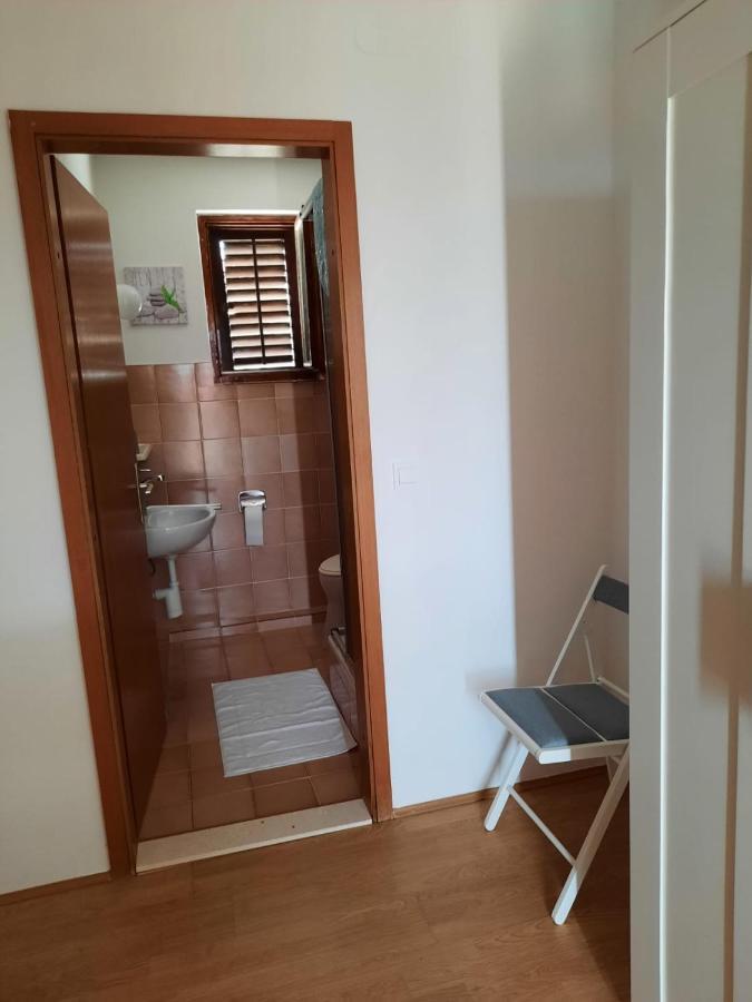 Studio-Appartements Emwey Трогір Екстер'єр фото