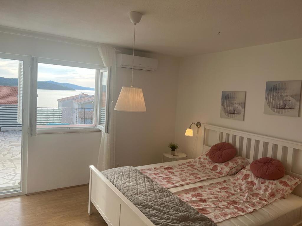 Studio-Appartements Emwey Трогір Екстер'єр фото